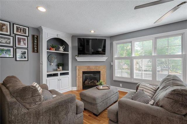 8408 W 115th Street, Overland Park, KS 66210