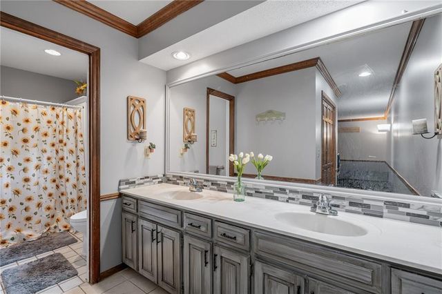 8408 W 115th Street, Overland Park, KS 66210