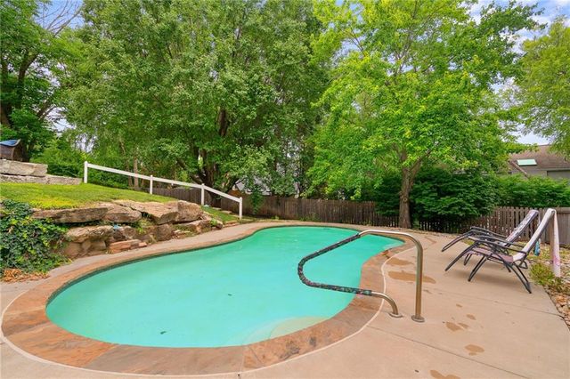 8408 W 115th Street, Overland Park, KS 66210