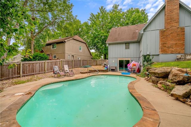 8408 W 115th Street, Overland Park, KS 66210