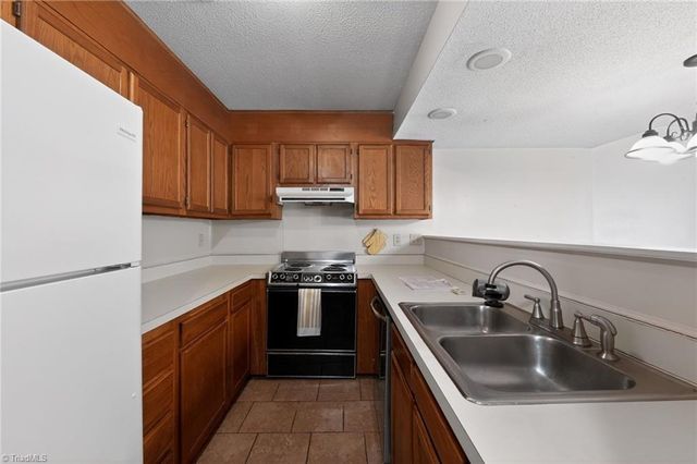 2733 Cottage Place, Greensboro, NC 27455