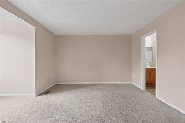 2733 Cottage Place, Greensboro, NC 27455