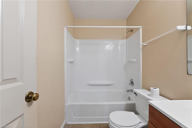 2733 Cottage Place, Greensboro, NC 27455