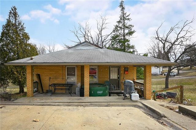 18210 E Union School Road, Independence, MO 64058