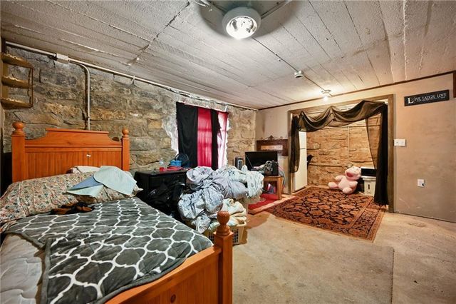 18210 E Union School Road, Independence, MO 64058