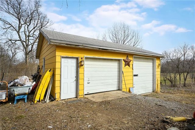 18210 E Union School Road, Independence, MO 64058