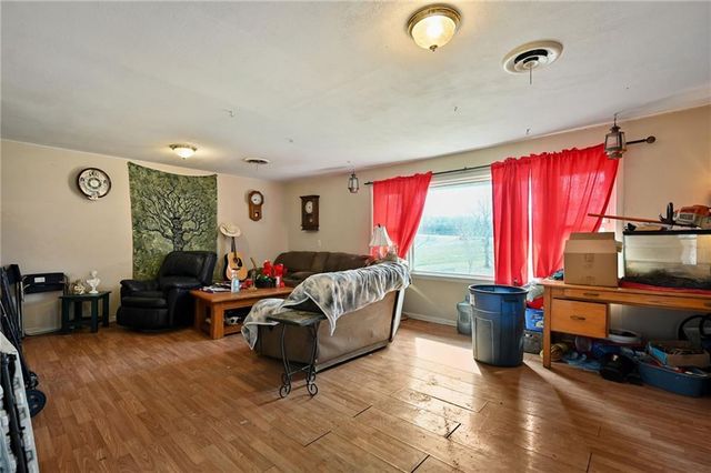 18210 E Union School Road, Independence, MO 64058