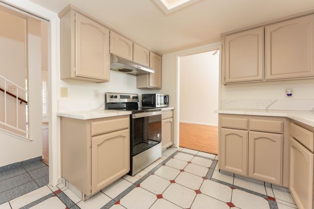 2238 N Carol Avenue, Fresno, CA 93722