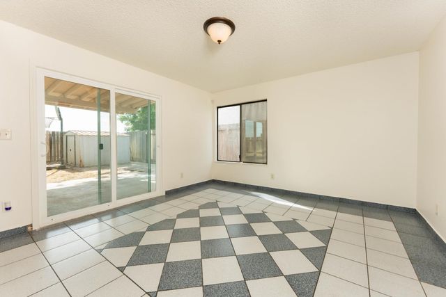 2238 N Carol Avenue, Fresno, CA 93722