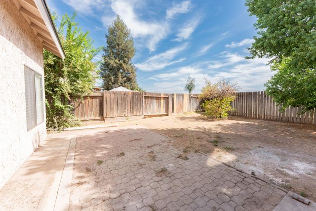 2238 N Carol Avenue, Fresno, CA 93722