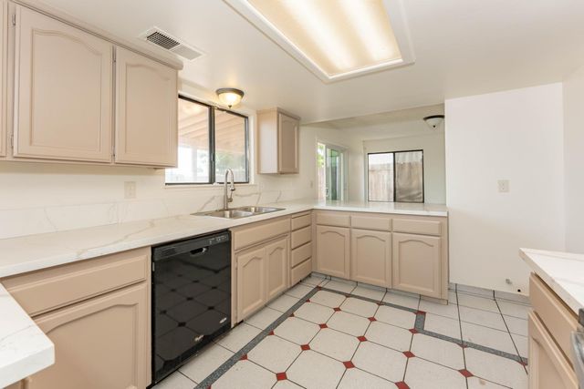 2238 N Carol Avenue, Fresno, CA 93722