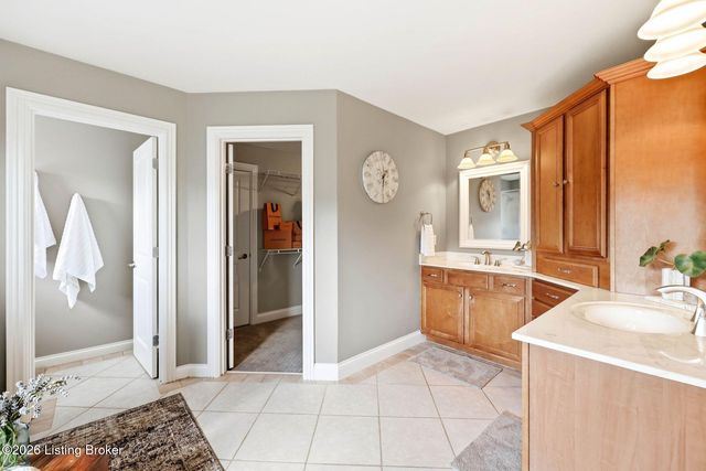 10405 Perwinkle Ct, Louisville, KY 40291