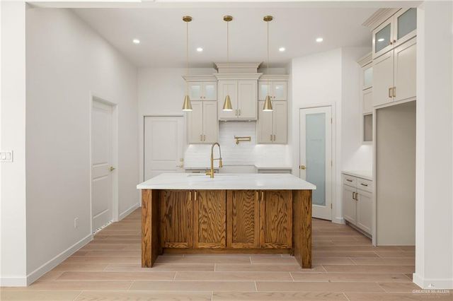 2206 Washington Avenue, Mission, TX 78572