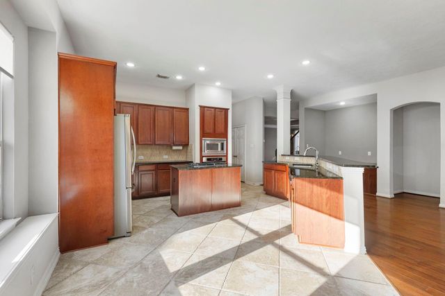 80 N Frontera Circle, Spring, TX 77382