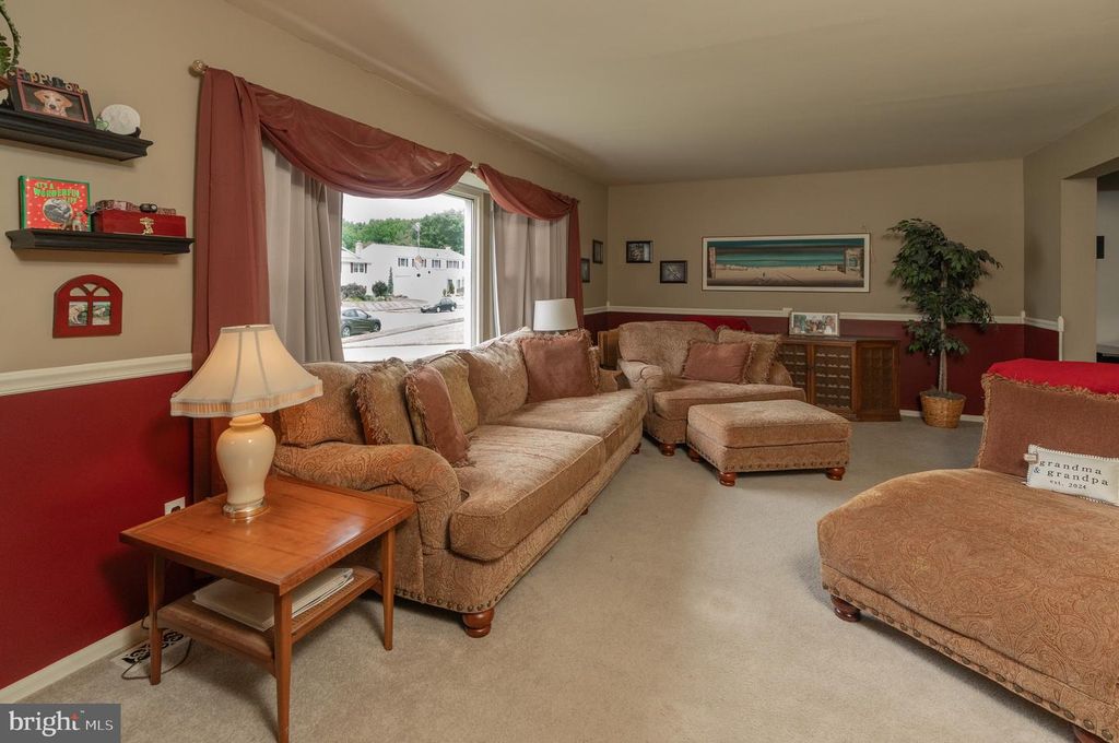 213 SAINT DAVID DR, Mount Laurel, NJ 08054