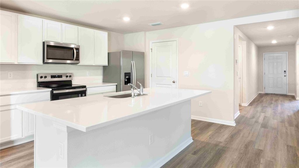 Image 5 of property listing at 18215 BEEHIVE TERRACE, Bradenton, FL 34211