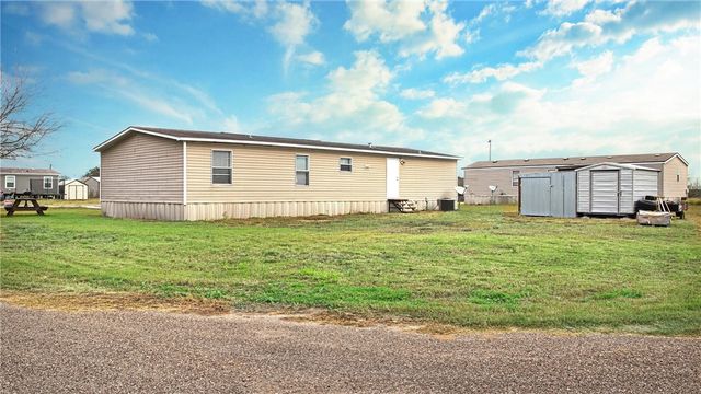 1909 Morenita Dr, Sinton, TX 78387