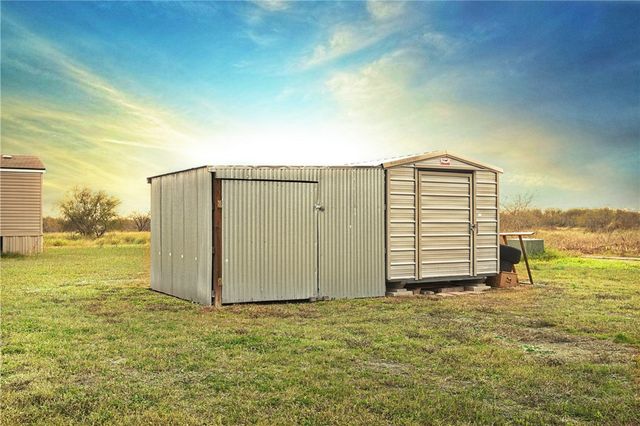 1909 Morenita Dr, Sinton, TX 78387