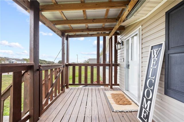 1909 Morenita Dr, Sinton, TX 78387