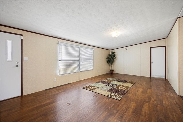 1909 Morenita Dr, Sinton, TX 78387