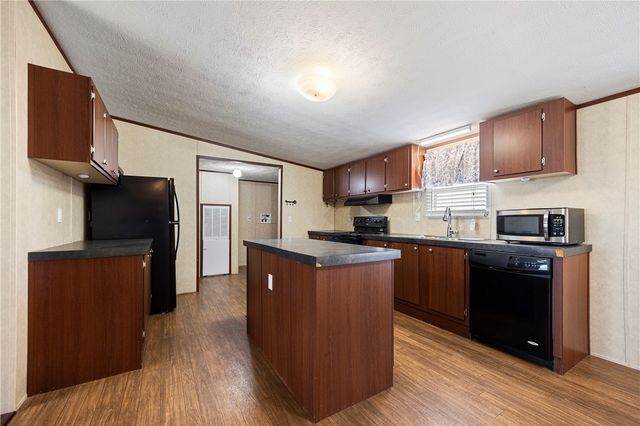 1909 Morenita Dr, Sinton, TX 78387