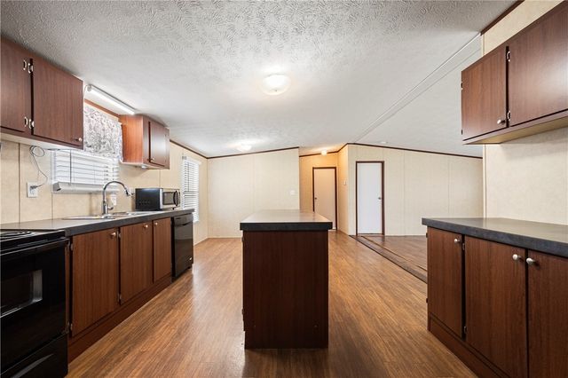 1909 Morenita Dr, Sinton, TX 78387