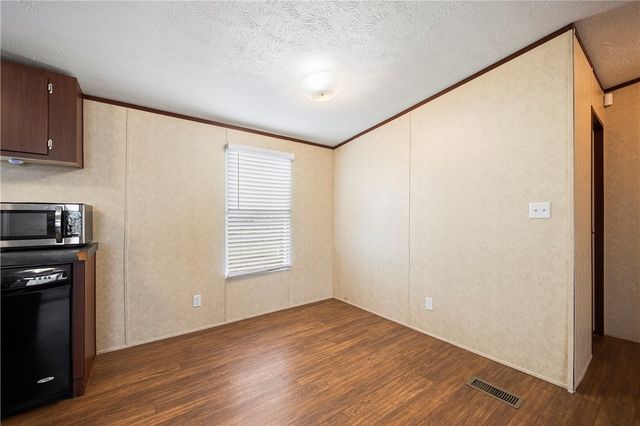 1909 Morenita Dr, Sinton, TX 78387