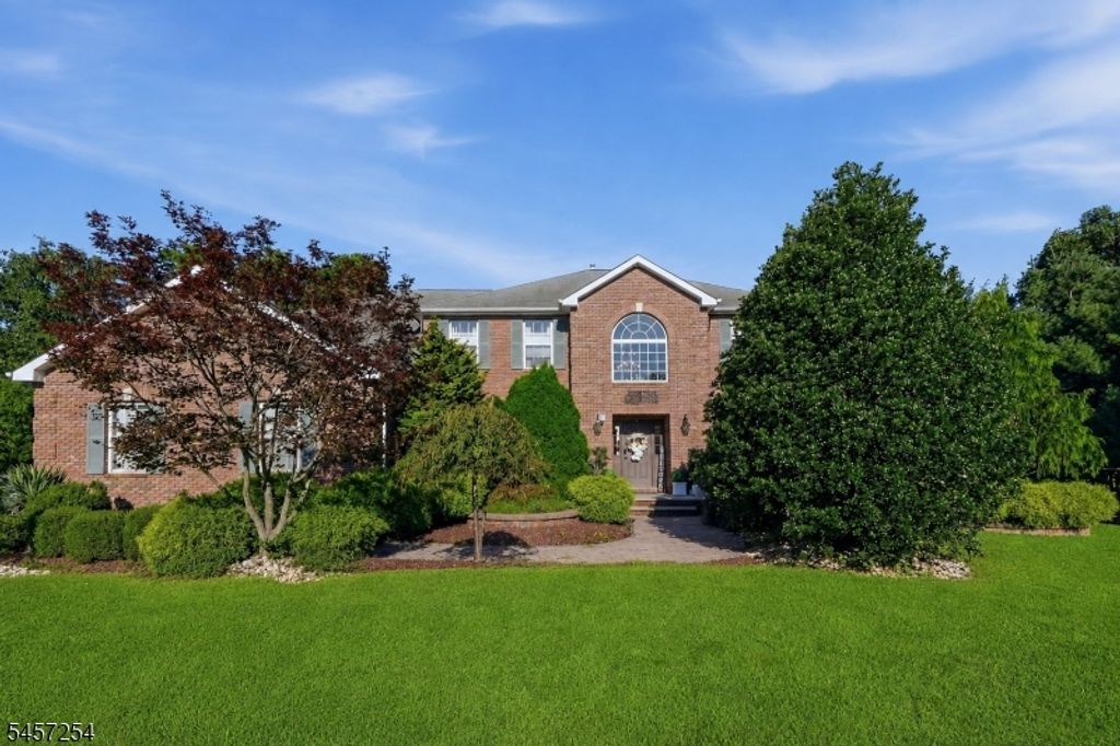 2 Butternut Ln, Monroe Twp., NJ 08831 — exterior
