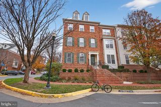 8866 ASHGROVE HOUSE LN #201, Vienna, VA 22182
