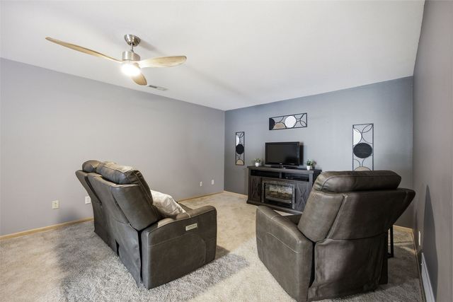 118 Broadmoor Lane, Iowa City, IA 52245