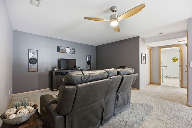 118 Broadmoor Lane, Iowa City, IA 52245