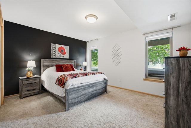 118 Broadmoor Lane, Iowa City, IA 52245