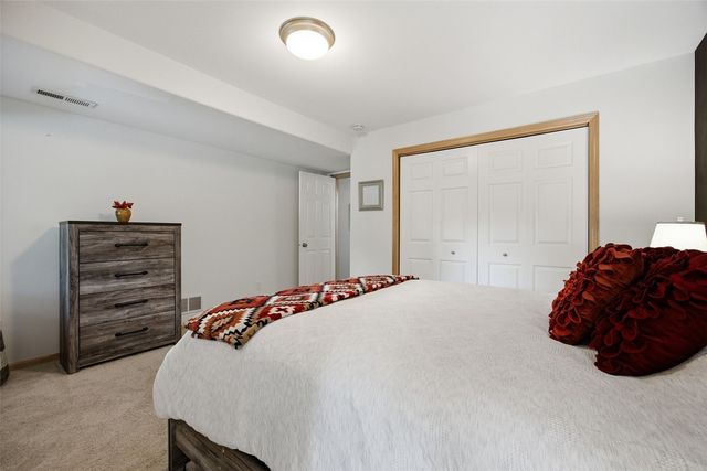 118 Broadmoor Lane, Iowa City, IA 52245