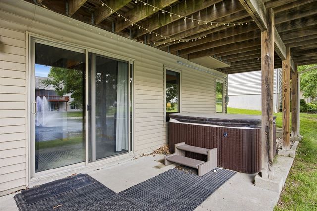 118 Broadmoor Lane, Iowa City, IA 52245