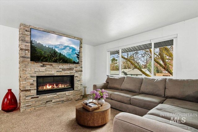 1184 Downing Dr, Eagle, ID 83616