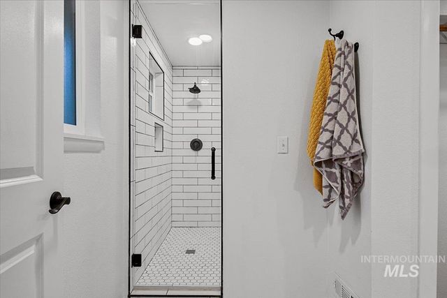 1184 Downing Dr, Eagle, ID 83616