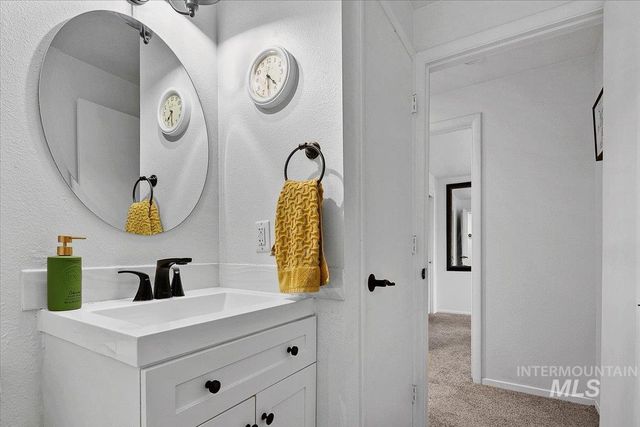 1184 Downing Dr, Eagle, ID 83616