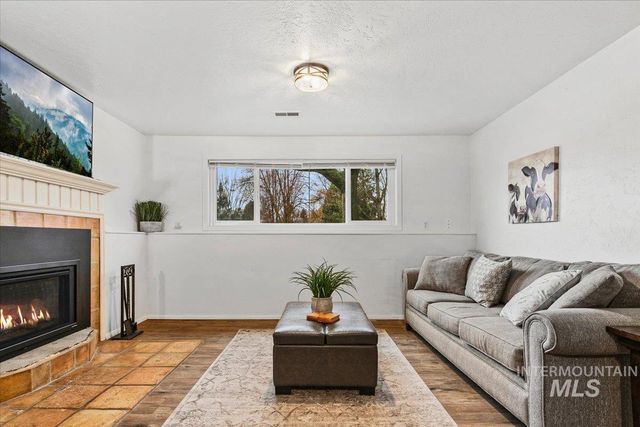 1184 Downing Dr, Eagle, ID 83616