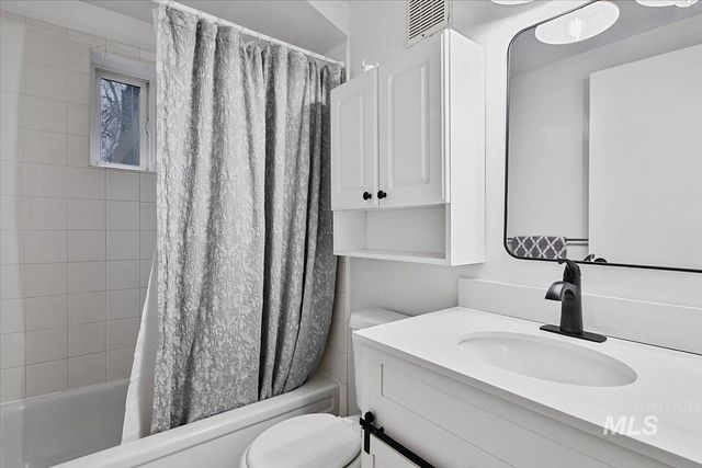 1184 Downing Dr, Eagle, ID 83616