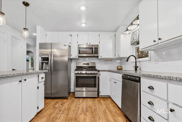 1184 Downing Dr, Eagle, ID 83616