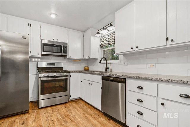 1184 Downing Dr, Eagle, ID 83616