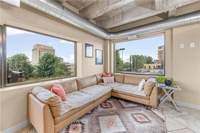 2940 Baltimore Avenue 1201, Kansas City, MO 64108