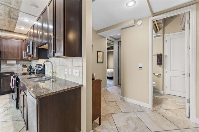 2940 Baltimore Avenue 1201, Kansas City, MO 64108