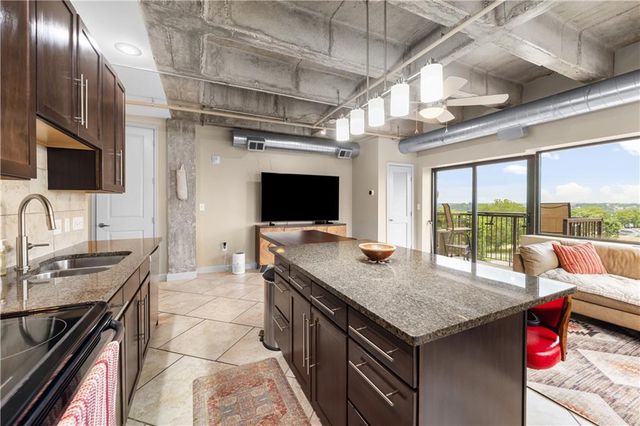 2940 Baltimore Avenue 1201, Kansas City, MO 64108