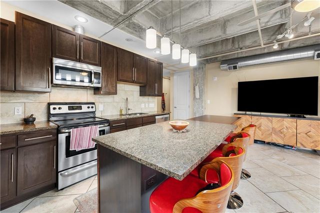 2940 Baltimore Avenue 1201, Kansas City, MO 64108