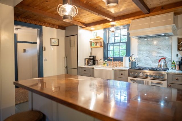 1825 Main St, Barnstable, MA 02668