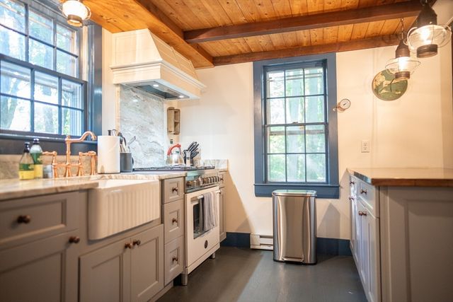 1825 Main St, Barnstable, MA 02668