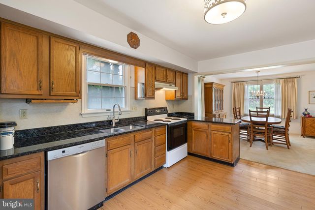 52 SUNSET RD, Newark, DE 19711