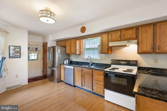 52 SUNSET RD, Newark, DE 19711