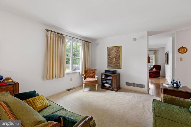 52 SUNSET RD, Newark, DE 19711